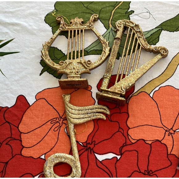 Musical Vintage Christmas Collection - Basket of Entertainment 11 Pieces Vintage - Picture 3 of 7